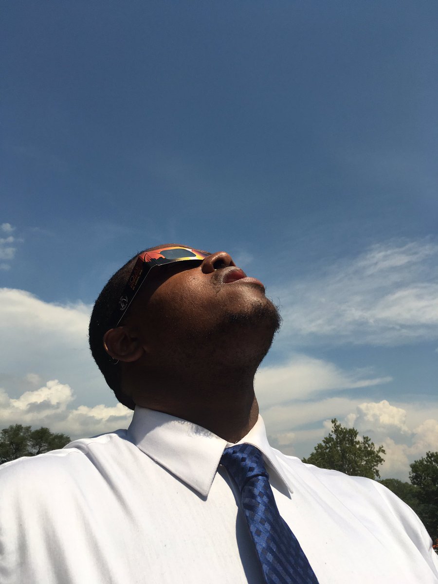 Amac78Amanda's tweet photo. #eclipsewatching https://t.co/2JrrgWokQK