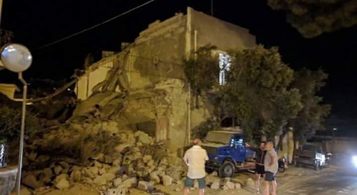 fezrigione's tweet photo. #Terremoto #Ischia popolazione in strada #Napoli #sisma https://t.co/zKxOXZRGth