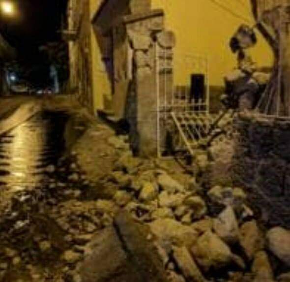 fezrigione's tweet photo. #Terremoto #Ischia popolazione in strada #Napoli #sisma https://t.co/zKxOXZRGth
