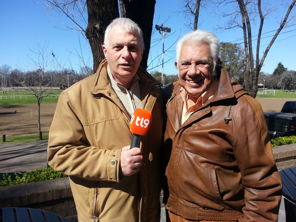 Hoy en TELENUEVE . Los 80 años de RAÚL LAVIÉ  y sus 65 años de artista. Cantante, actor y dibujante autodidacta.