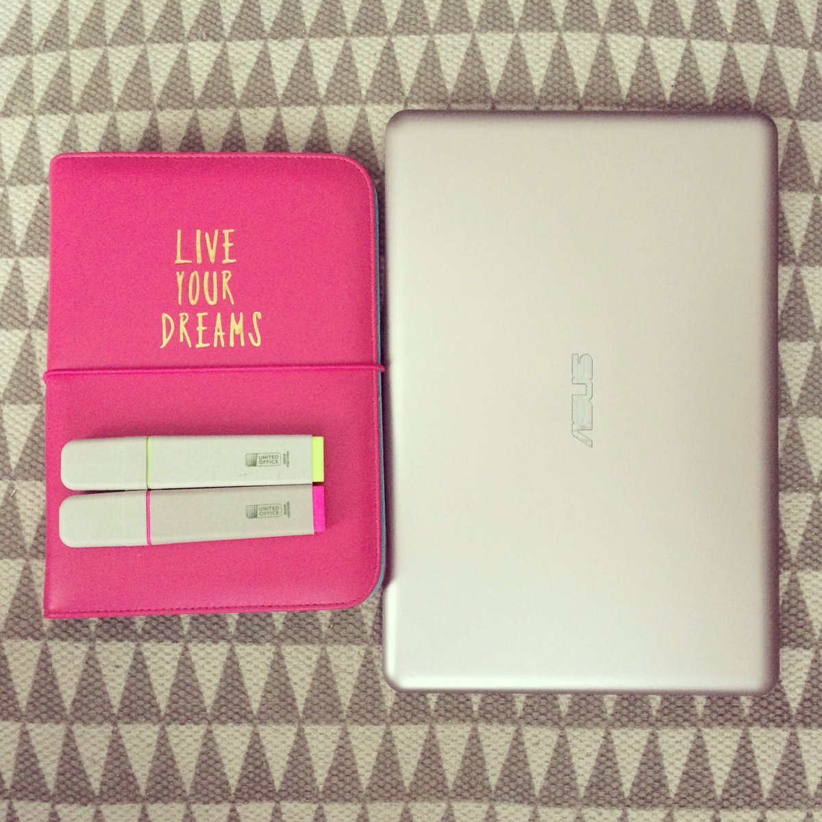 MissScott007's tweet photo. Getting ready to go back to school. 💖👩🏼‍🏫 https://t.co/O6PFCR3jrB