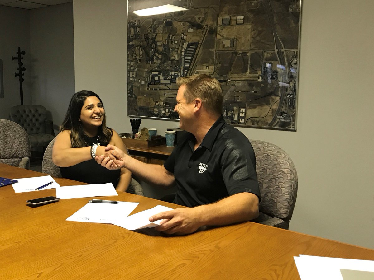 GoJet_Airlines's tweet photo. Proud to partner with #AmericanFlightSchools for both our #Wingman #Pipeline & #RotorTransition Programs! Learn more https://t.co/wygwFfZRCN https://t.co/wsGg8CKrg4