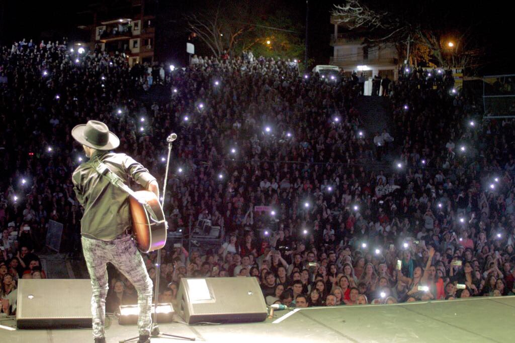 AbelPintos's tweet photo. #Paraná #Posadas #Corrientes y #Formosa (en orden):  ENORMES como siempre. Los quiero mucho. Gracias. #LaFamiliaFestejaFuerte  #Gira11 https://t.co/AVvTUBz45e