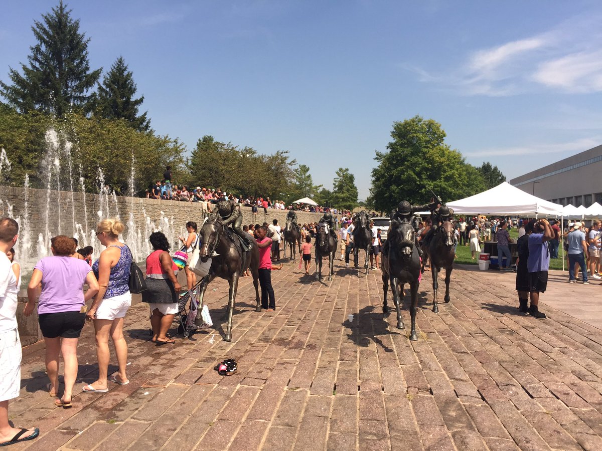 KathyPlomin12th's tweet photo. Great to see so many enjoying #KYeclipse today! Thanks @lexkyparks for making it so much fun. https://t.co/pX4DRIMvjq