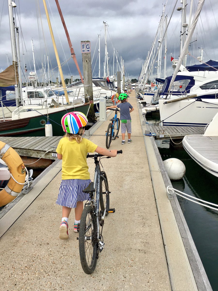 TeamJenxy's tweet photo. Beautiful evening @yachthavenlym after a beautiful coastal cycle along the #solentway https://t.co/wxV2hyZjgL