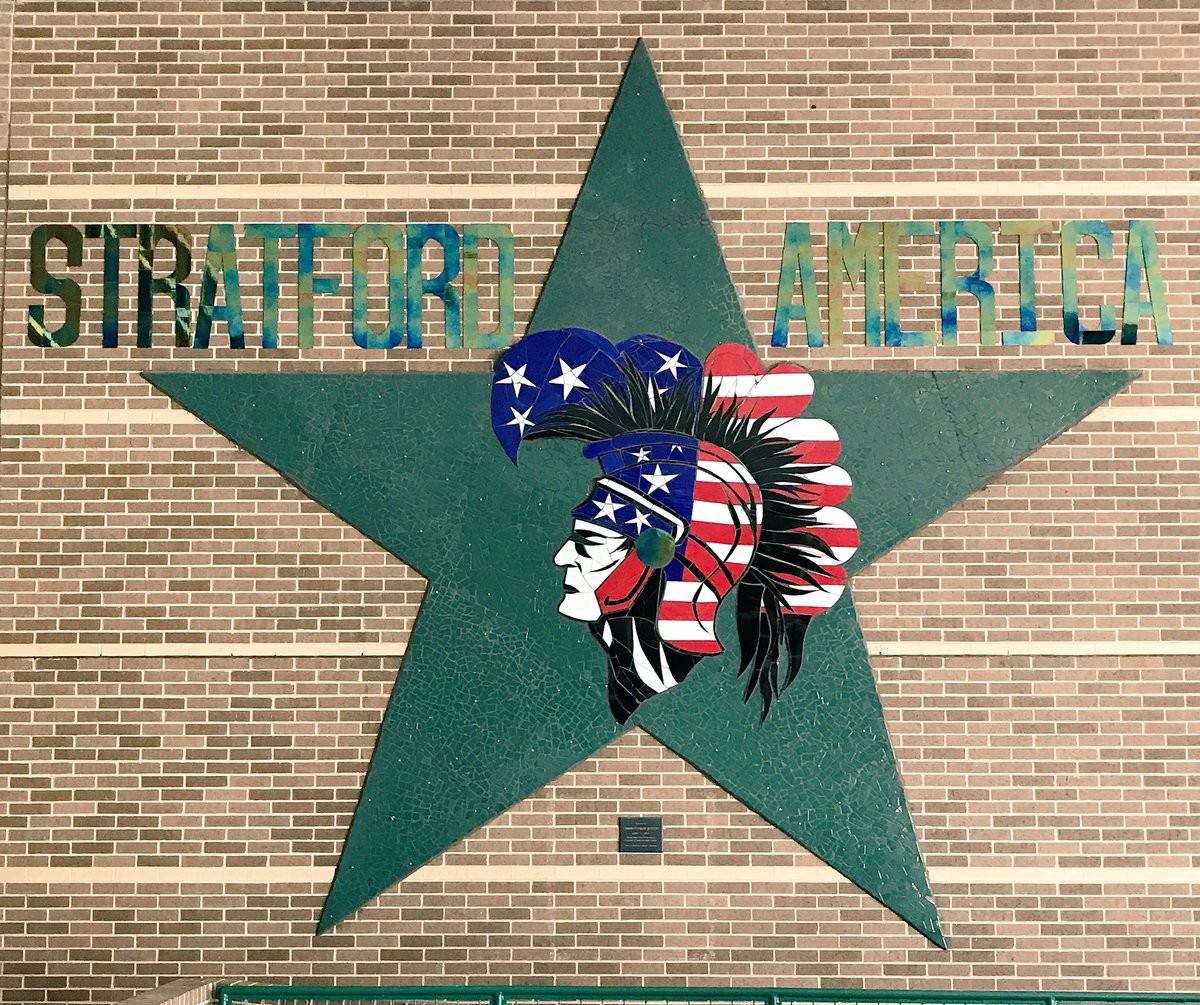 CMCrowson's tweet photo. I've heard for weeks about #StratfordAmerica. I thought I "got it." Today...our students returned. NOW, I understand. #family #SBfirstday https://t.co/roq6X7sDjY