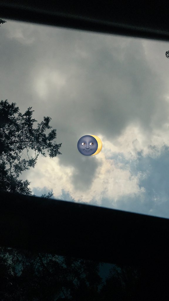 ar_aalma's tweet photo. Casi me quedo ciega por ver el #Eclipse 😂 https://t.co/s0jc5gB5Oo