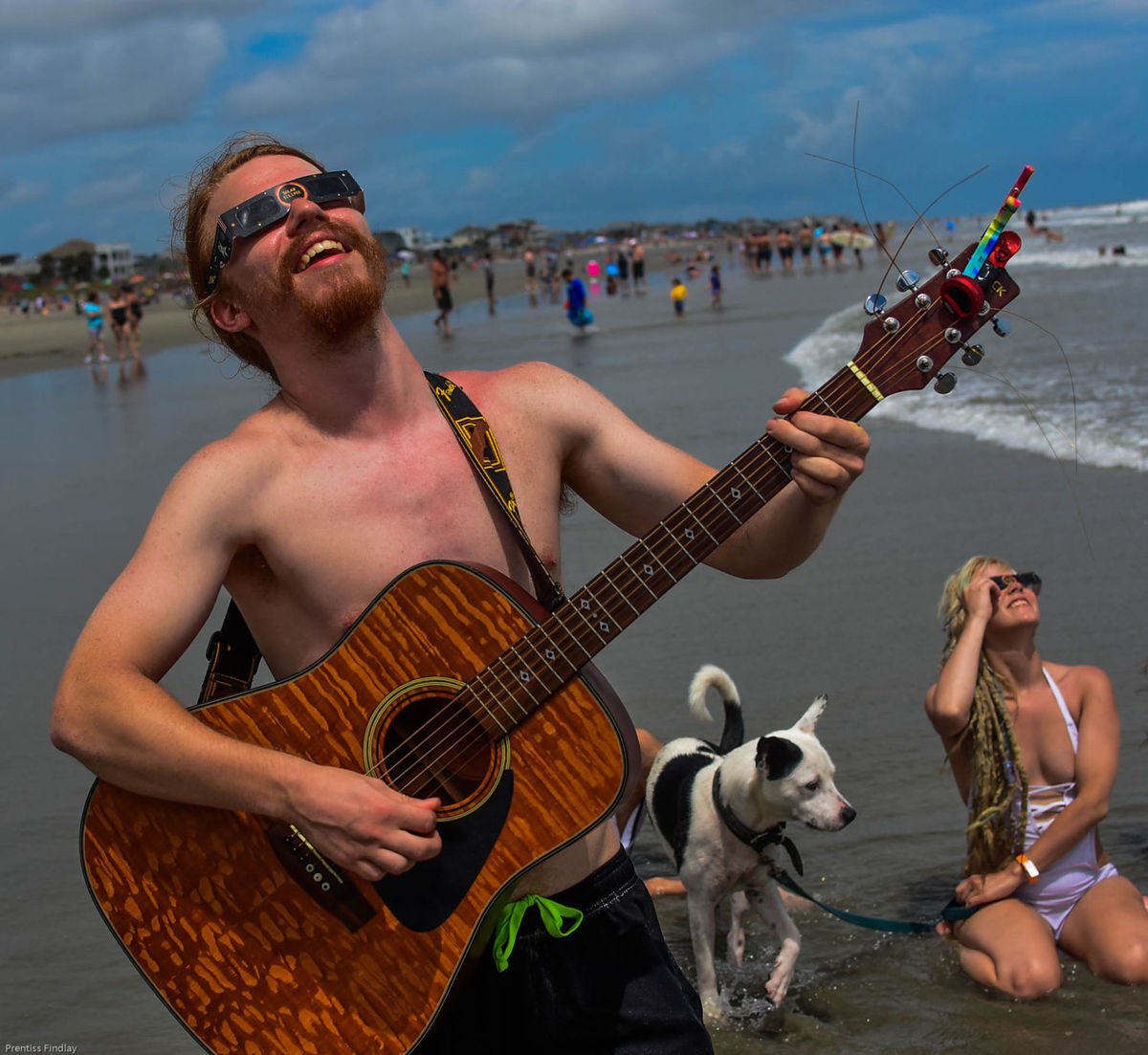 postandcourier's tweet photo. Folly Beach visitor experiences "some weird science fiction movie" as eclipse hovers above https://t.co/R4rOfWZzr8 #chsnews #chseclipse https://t.co/WloovRZzpR