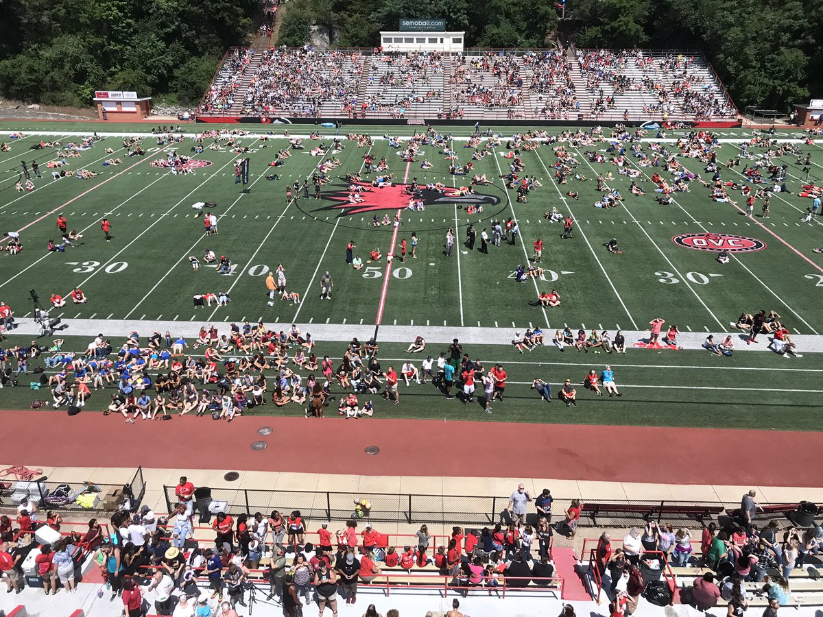 spacespartan's tweet photo. Students K-university level at the @SEMissouriState Houck stadium for the #Seclipse17 Incredible! https://t.co/2BYL3KNXHE