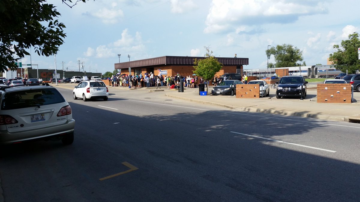 @CarbondaleIL people boarding train to head back to Chicago after @CdaleEclipse @cdalemainstreet @CdaleCityMgr