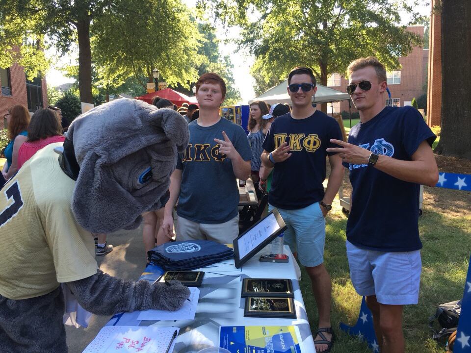 PKP_WU's tweet photo. Victor E. Bulldog is signing up for recruitment so you should too! Come by our table before 7 to talk to some brothers! https://t.co/N8rxsW2lfR