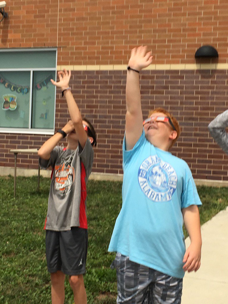 scsewell2's tweet image. We had a great time studying the eclipse today!  Now to analyze the data! Thank you @BNSTEM @BNEDC @BeyondTheBooks_