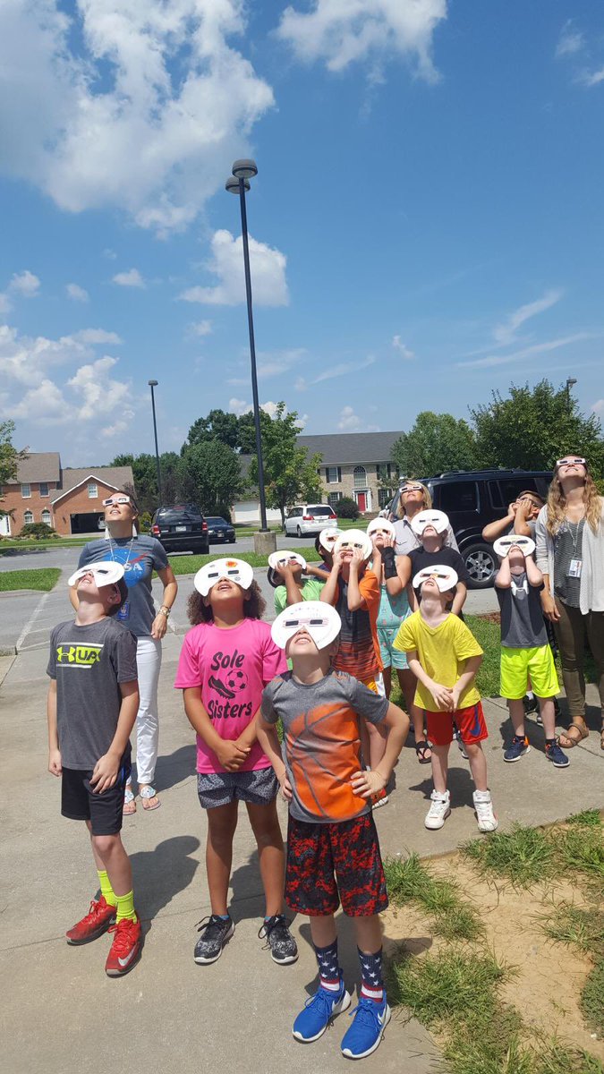 Webb_LR4thGrade's tweet photo. Our class is having a great time learning about the solar eclipse and the moon!#JCSEclipse#sciencerocks! https://t.co/uLihEf46ib