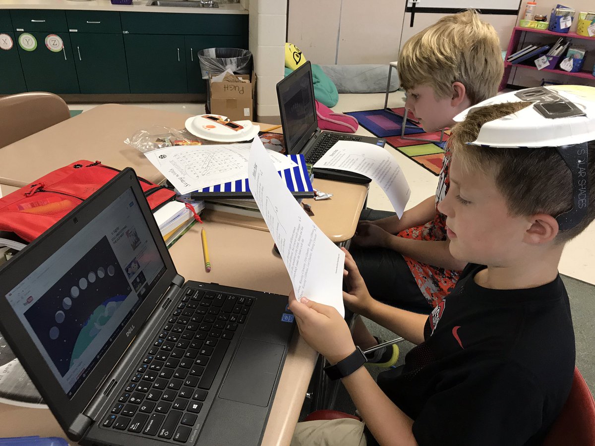 Webb_LR4thGrade's tweet photo. Our class is having a great time learning about the solar eclipse and the moon!#JCSEclipse#sciencerocks! https://t.co/uLihEf46ib