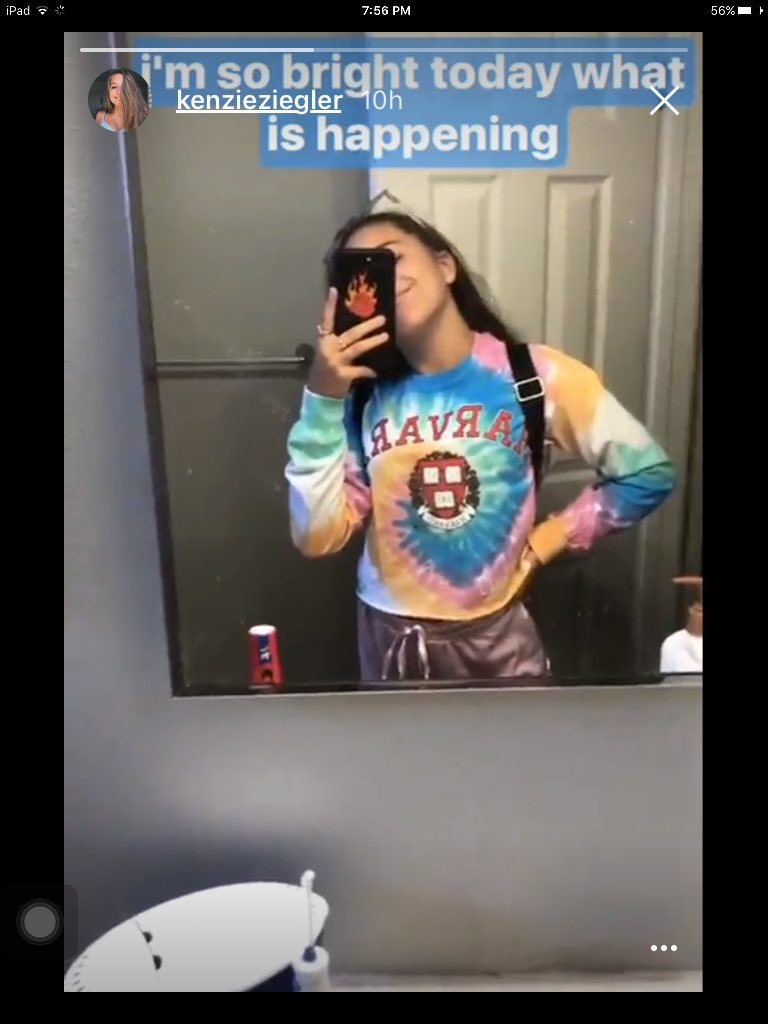 farahsaleh257's tweet photo. @kenzieziegler But your always bright babe follow me on ig on snap_kenz https://t.co/9l8GGhWxjb