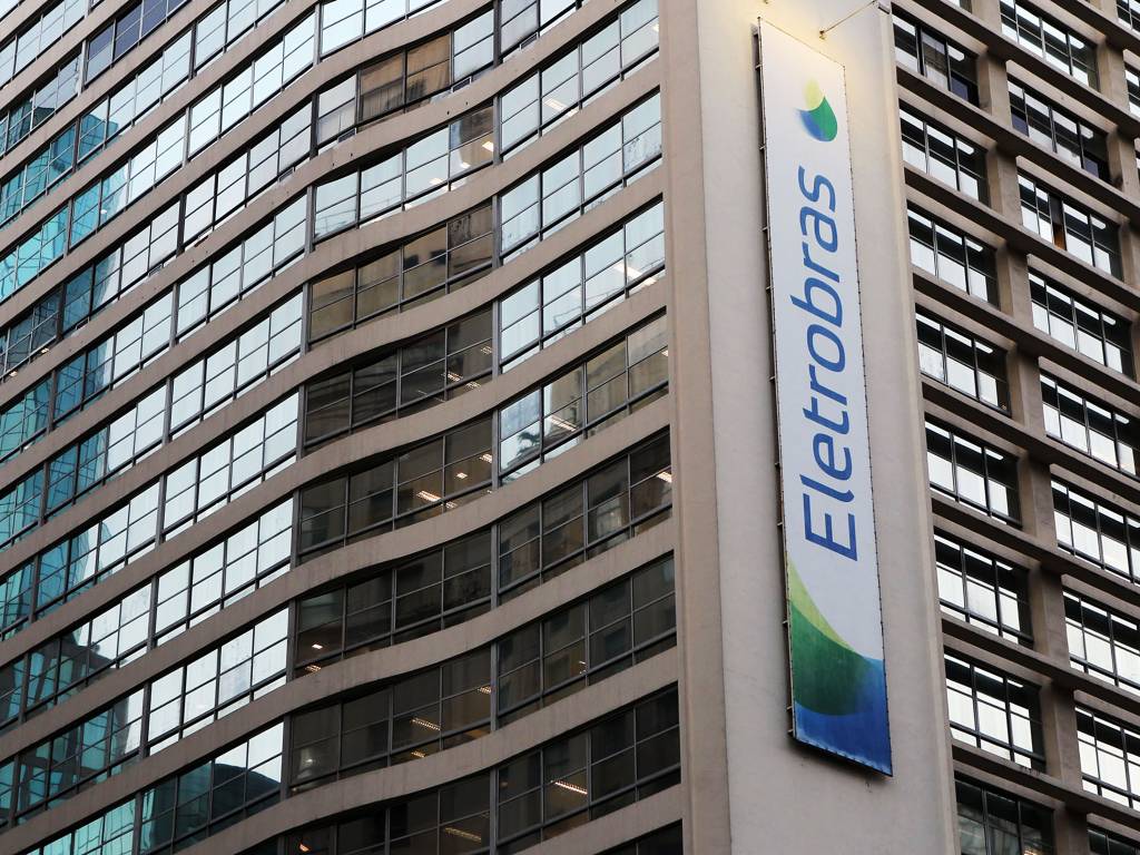 CORAGEM INÉDITA EM BRASILIA:  Governo decide privatizar a Eletrobras goo.gl/NVpdgF  #ELET3 #ELET6