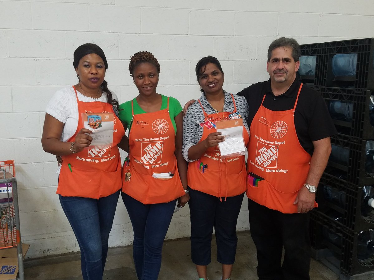 Patrick_2558's tweet photo. Aspen Hill team delivering on Consumer Credit. 87 cards last week.

 Great job team. https://t.co/d9teSp6z4i