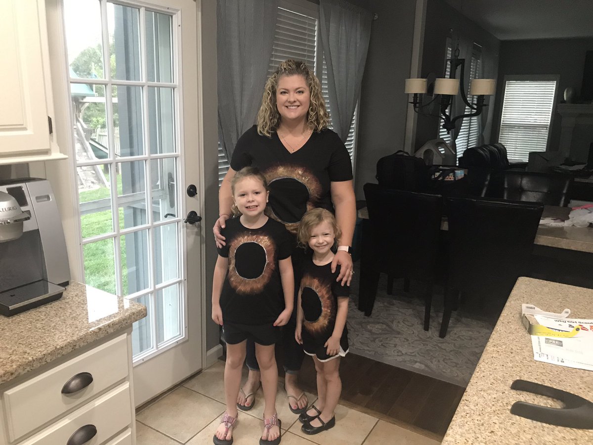 mrskimstark's tweet photo. Eclipse shirts for the win! #allforcomanche https://t.co/cYxtKkFWA8