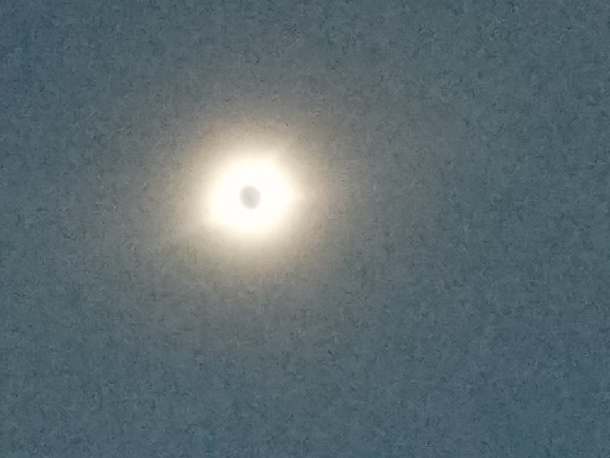 THOLMES4005's tweet photo. #SolarEclipse2017 https://t.co/fVIdR005iU
