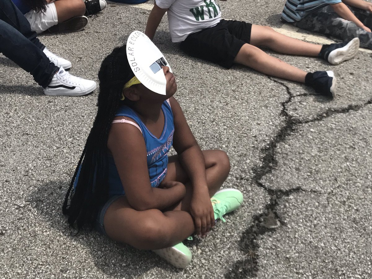 mrskimstark's tweet photo. Such a fun day!! I ❤️ seeing them so excited about the eclipse after building their schema! #allforcomanche https://t.co/DeycRyYXes