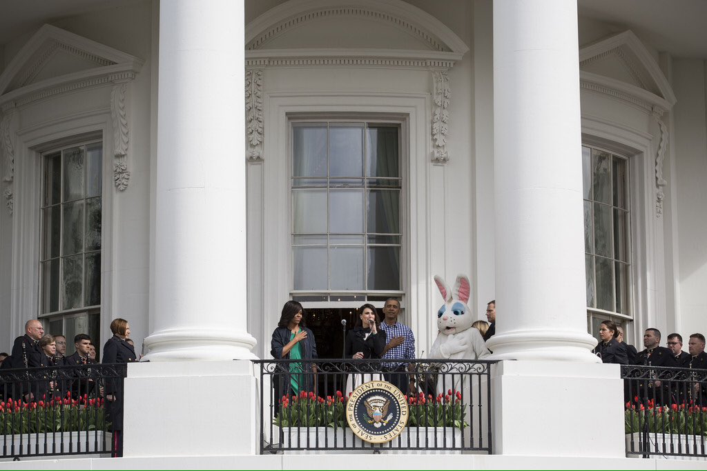 Bill Kristol whines about Trump's presidential seal