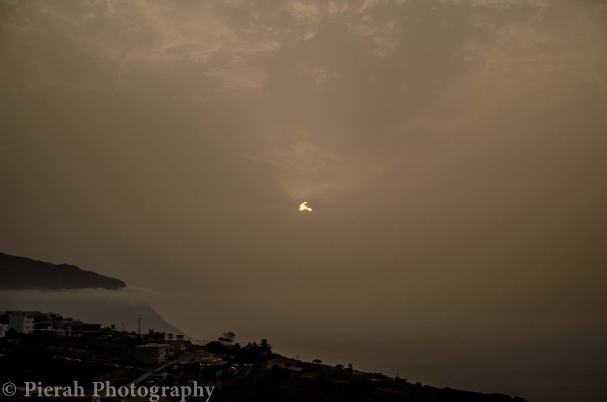 Pierah71's tweet photo. Mis fotos del eclipse #ElHierro #islasCanarias #EclipseSolar2017 #EclipseSolarCSIC @canarias_es @CSIC @ElHierroTurismo https://t.co/CQCbn5vgi5
