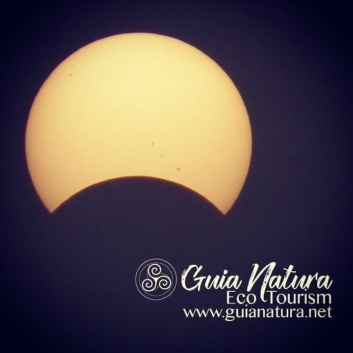 GuiaNaturaEco's tweet photo. Meeting between #Moon and #Sun in the #CanaryIslands #SolarEclipse2017 #EclipseSolar2017 #shadowofthemoon #lightco… https://t.co/B1FojibxG5 https://t.co/Jdod3dl87c
