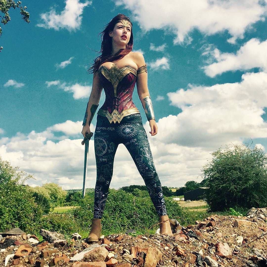 mbgamesstudio's tweet photo. Who's your fav DC Hero? Credit @king_tide_cosplay #wonderwoman #wonderwoman #batmanvssuperman #cosplay #cosplayer #c… https://t.co/zWV5TOkZjZ