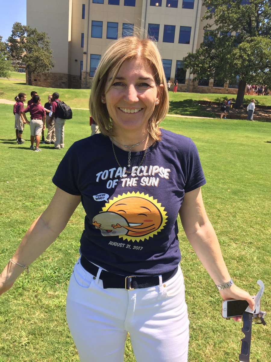 mbusicoflight's tweet photo. Solar #Eclipe2017 viewing at school! @Sstackie @ktestrada716 #waexcels @SherryDavid2 https://t.co/0YRg7VHd0q