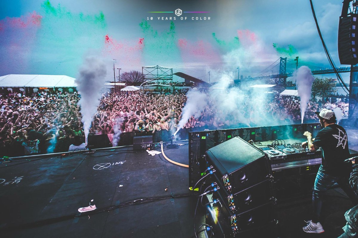 TX_EDM's tweet photo. Where's all my shark squad at?! (^^^) ๐ฆ Cannot wait to see the man @jauzofficial tear it up at #LICHouston!
Promo code - Encore ๐จ https://t.co/pwKBSoX5xt