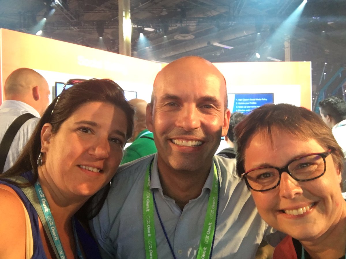 Chara_Kontaxi's tweet photo. Catching up with #social buddies @vlinder_nl and @jvanpuym at #CiscoGSX ! #CiscoSE s #OwnIt #SEselfie #WeAreCisco https://t.co/QmCbdqAcyo