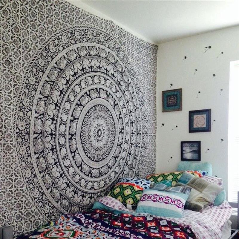 AshIeyTurner's tweet photo. I love these tapestries from https://t.co/FyRFYUwEcT they are going to be perfect in my dorm this fall 🍂🍃🍁 https://t.co/vERXizCPCM