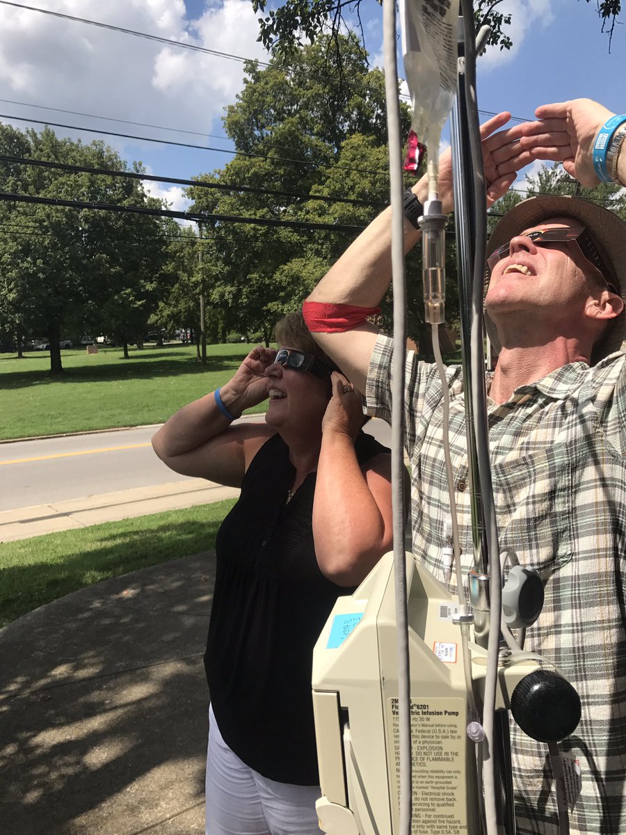 Bon_Rodgers's tweet image. When an eclipse falls on an infusion day you just roll with it. #fightcrc #eclispe2017 #sarahcannoncancercenter #cancersucks