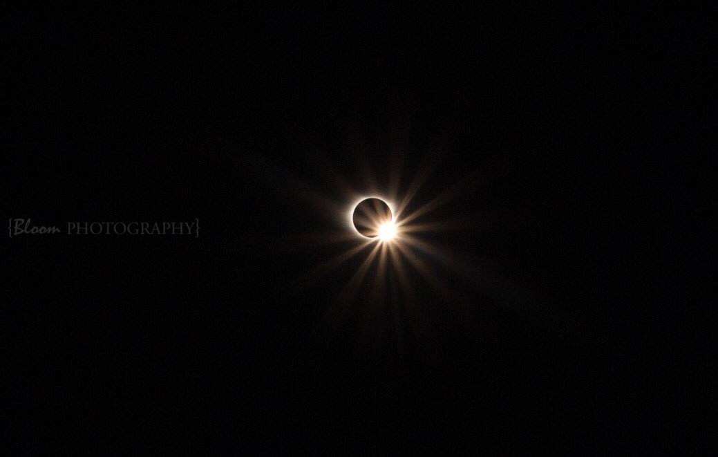 haleydunbar's tweet photo. #SolarEclispe2017 #eclipse2017
#southcarolina #TotalityAwesome #totalsolareclipse #charlestoneclipse #SCEclipse https://t.co/x4PwHJKCuH