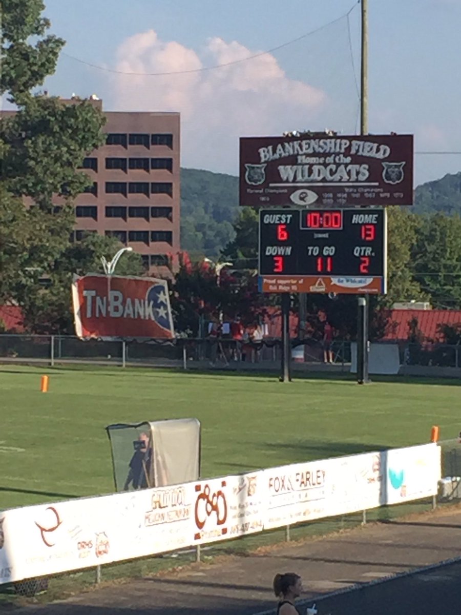 Wildcats up 13 to 6 at end of first quarter!  #Ama21ng <a href="/ORHSWildcatMGM/">Martin McDonald</a>