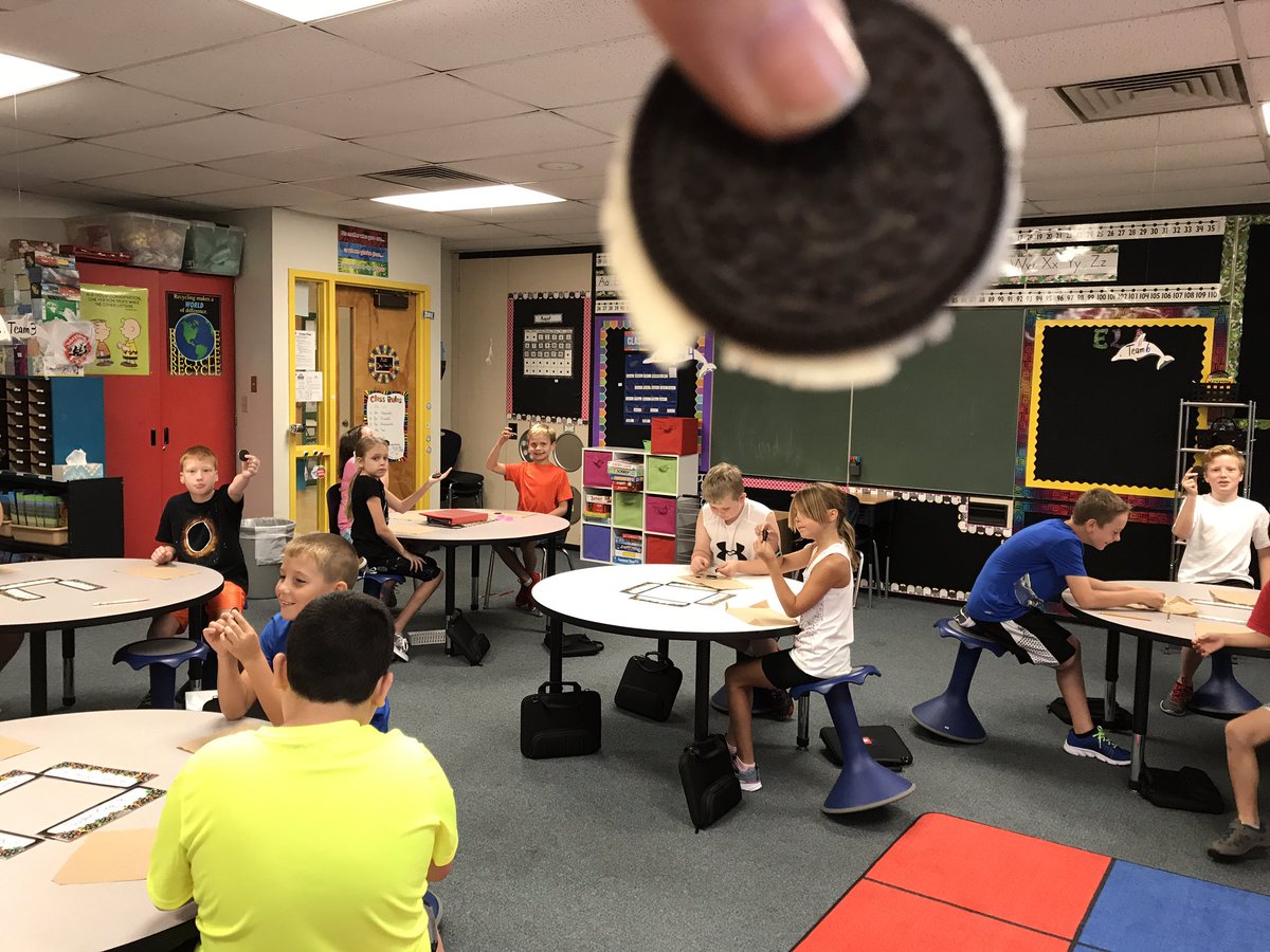 MissDujakovich's tweet photo. Total eclipse! Used Oreos to show the Sun's corona! https://t.co/Ju14iUgYa8