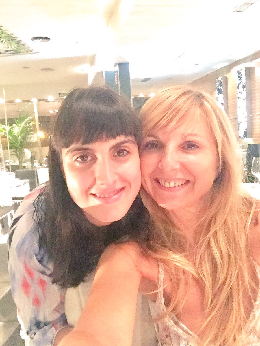 AlejandraBotto's tweet photo. #felizconmigomisma #feliz #graciasati 💞te quiero mi niña #mimotor #familia 🌺la #sencillez de #estarjuntas y simplemente #amar #buenasnoches https://t.co/PrM0FZFSvg