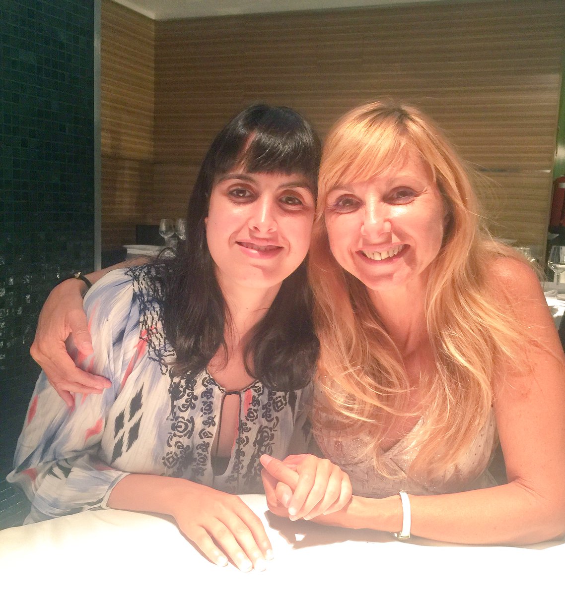 AlejandraBotto's tweet photo. #felizconmigomisma #feliz #graciasati 💞te quiero mi niña #mimotor #familia 🌺la #sencillez de #estarjuntas y simplemente #amar #buenasnoches https://t.co/PrM0FZFSvg