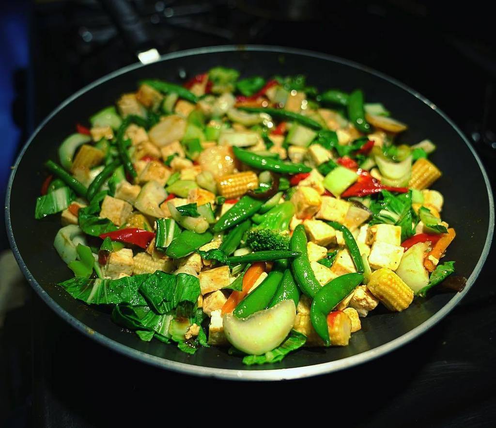 kenwake's tweet photo. tuck in.
#vegan #dinnerforone courtesy of @traderjoesvegan
#organic #extrafirm #sprouted #tofu #asian #vegetables… https://t.co/Cddq86zFVU https://t.co/uAhmu4qoXY