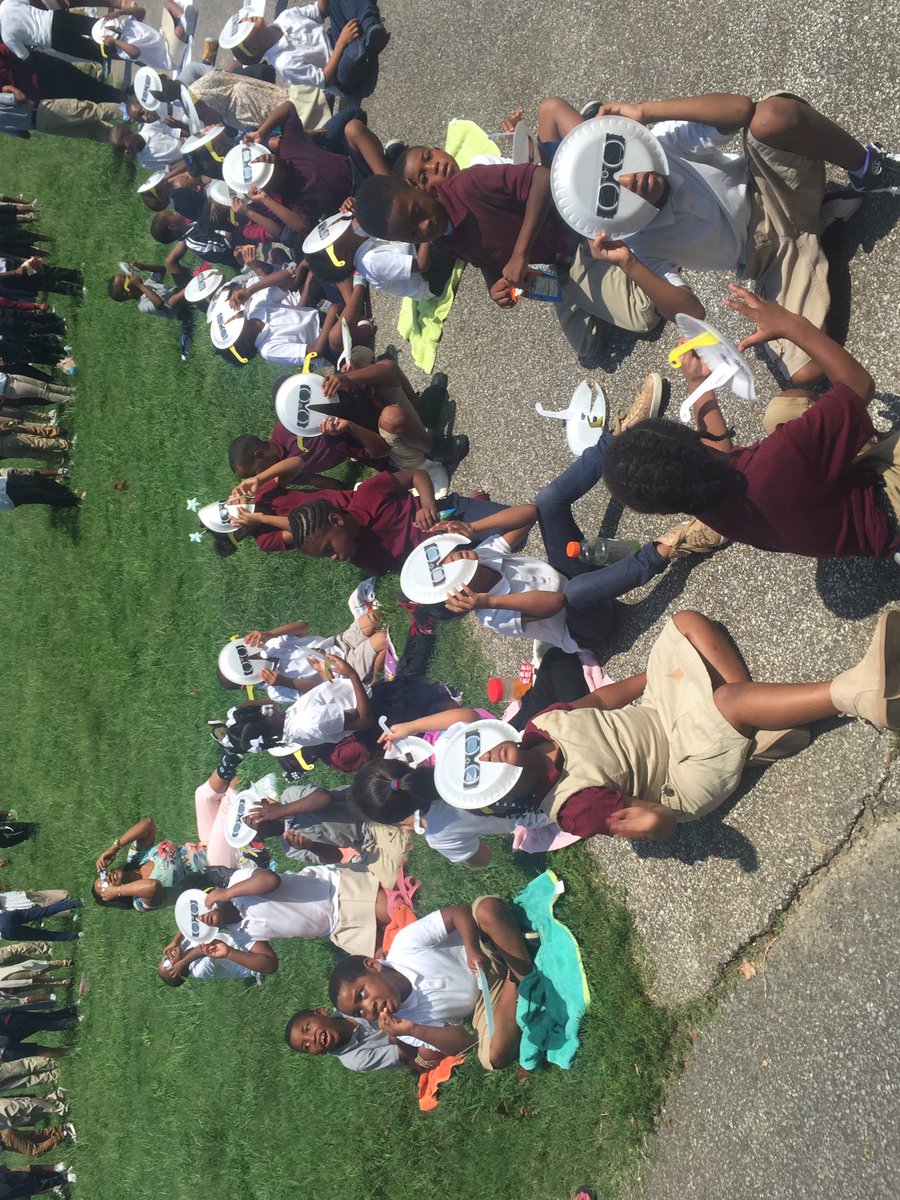 We enjoyed experiencing the Solar Eclipse!!!  <a href="/SCSSupt/">Hizzoner of Memphis</a> @SCSK12Unified @PIO_SCSk12 @SCSNewsroom  WE ❤️our kids and school!!