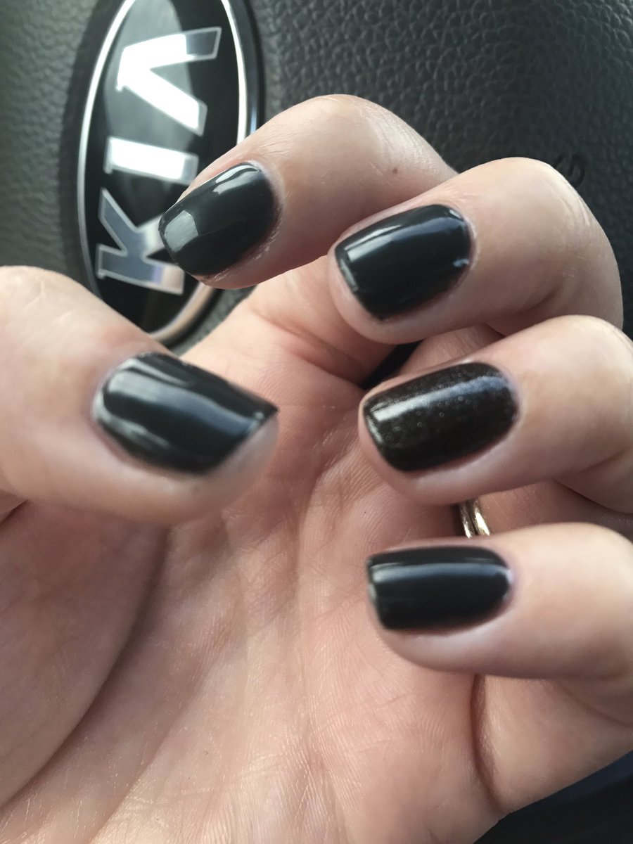 mjs_7037's tweet photo. Got my nails done the color of the sun 🌑 #eclipsejoke #ManicureMonday https://t.co/FOODqHOy3X
