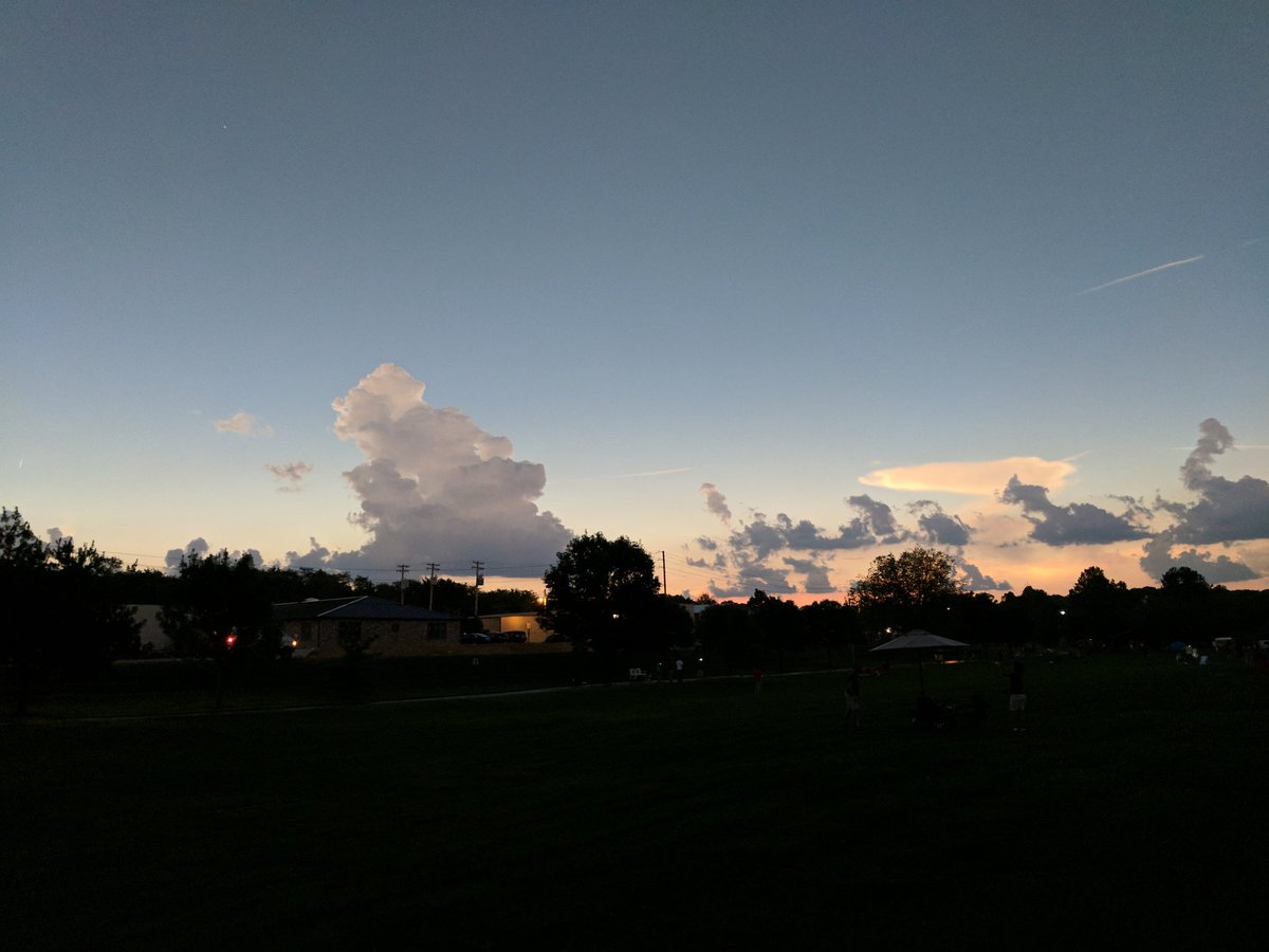 sccs's tweet photo. This really was one of the coolest things I've ever seen. #SolarEclipse2017 #sunset360° #Totality https://t.co/NAQ9F7IGHs