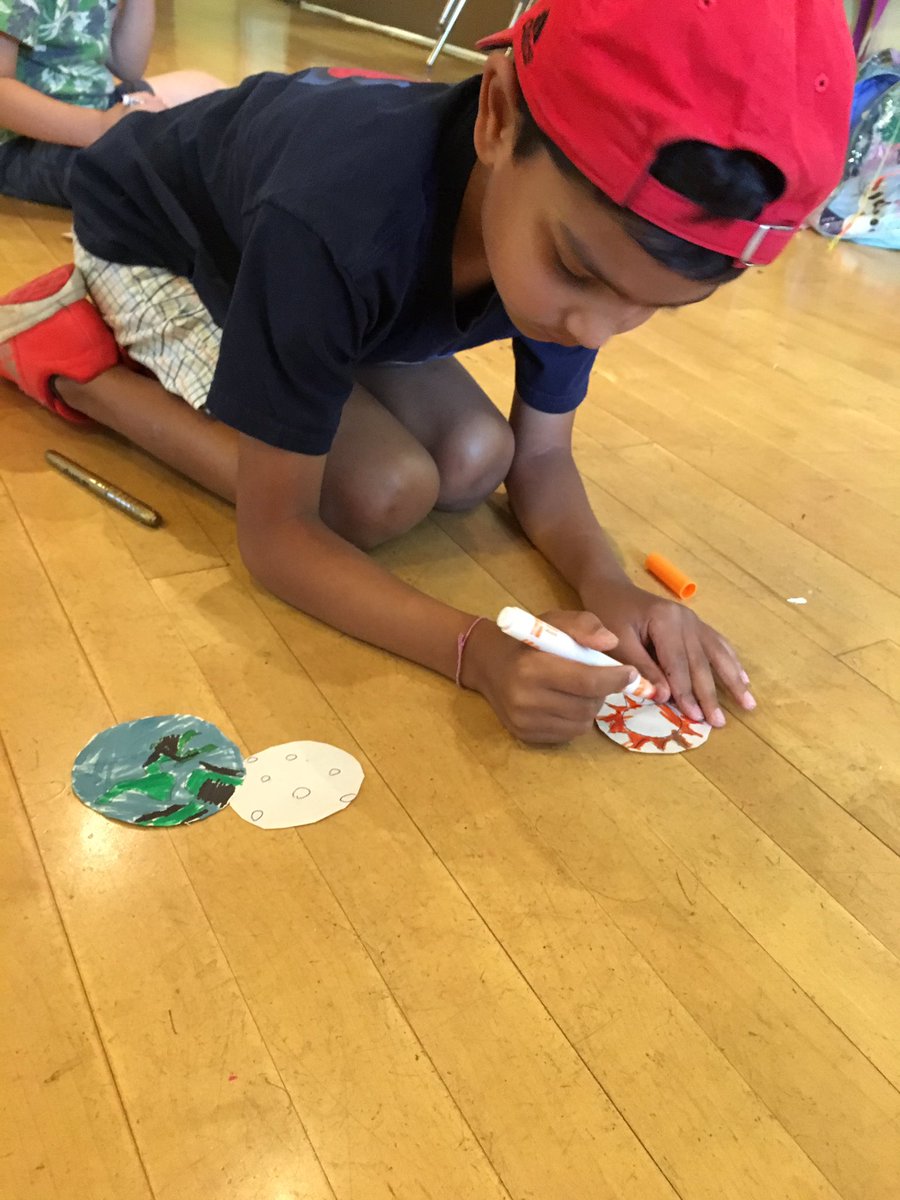 JollyRanchers25's tweet image. We had a quick science lesson and made our own solar eclipses with the @jawbreakers2017 and @TootsieRolls17!@banburykidscamp