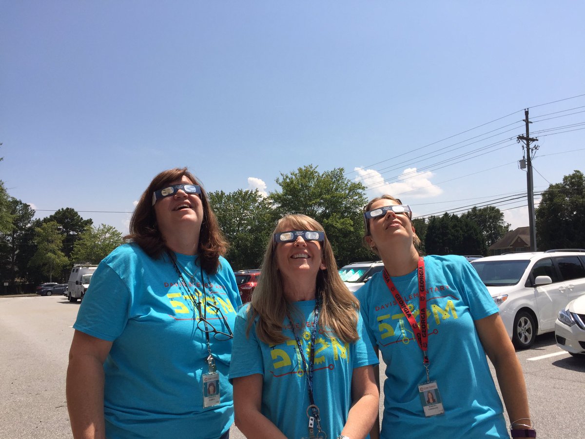 candymannward's tweet photo. #davistigers87 #davisofficestaff2017
#SolarEclipseScience https://t.co/ksTvOVoqEL