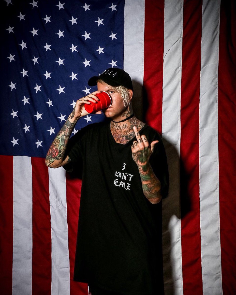 FRONZ1LLA's tweet photo. IM THE PRESIDENT BITCH 🇺🇸 https://t.co/oa4vXE3fsB