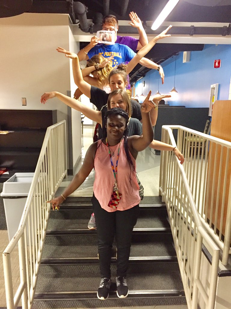 Team_BearEC's tweet image. This tree BEARS the best fruit on campus #UniqueTree