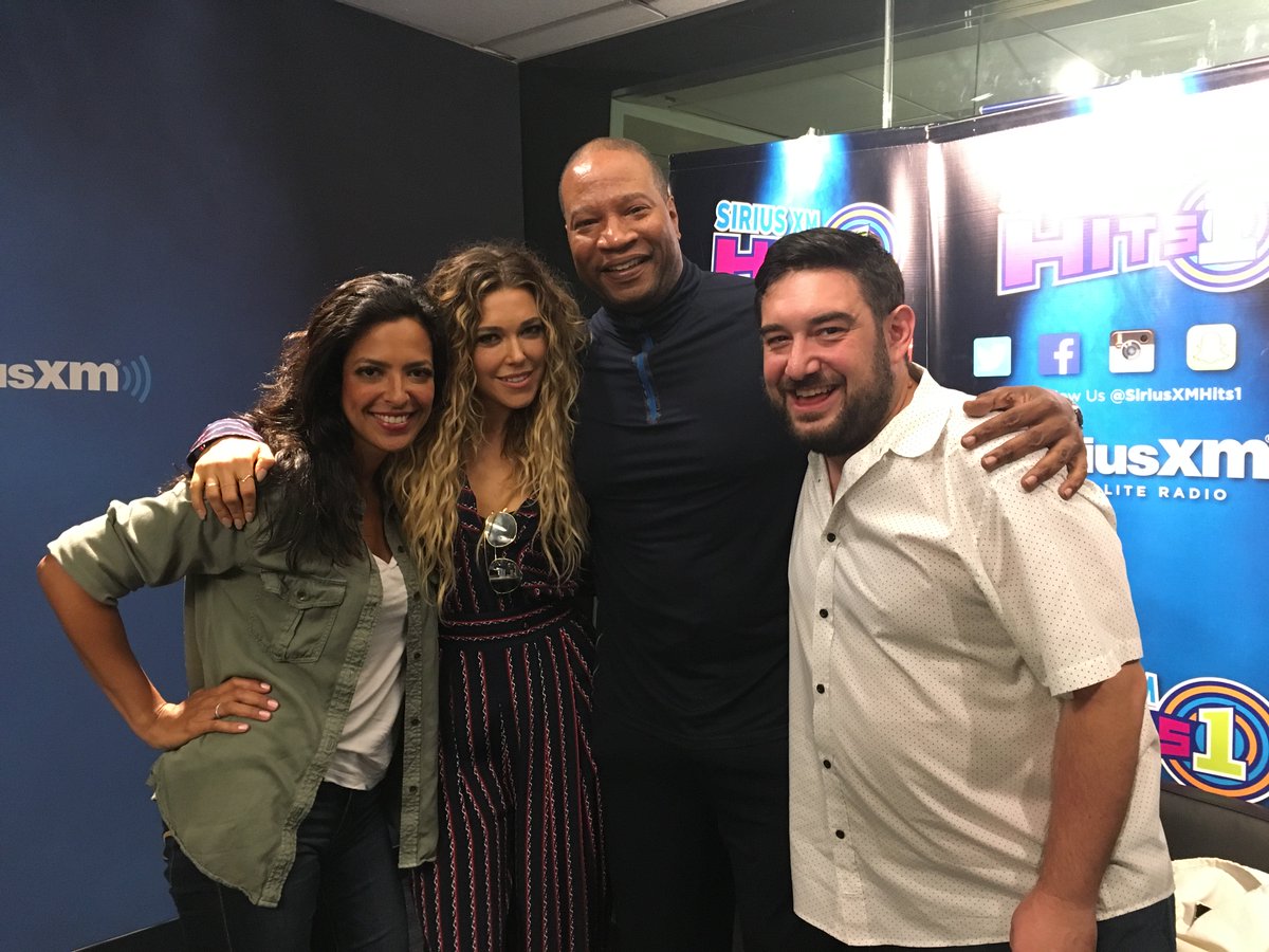 MorningMashUp's tweet photo. .@RachelPlatten hope you were able get everything you wanted out of the #Eclipse  😊 Thanks again for visiting us! https://t.co/ohawtPrVuH https://t.co/xtPVCgVUro