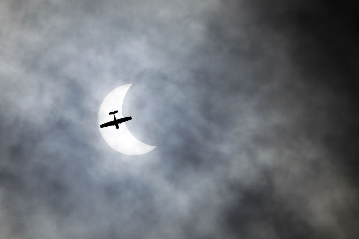 postandcourier's tweet photo. Craving #solareclipse photos 📷? We can help: https://t.co/tfpT988Kck #chseclipse #chsnews https://t.co/xsN4R0MBOl