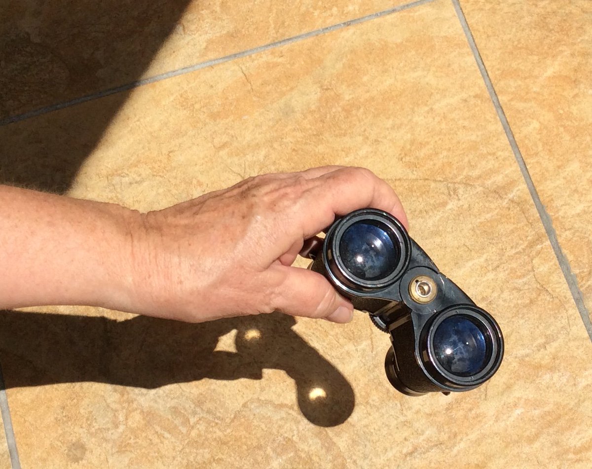 MissJeanT's tweet photo. Projected #eyesafe image of #SolarEclipse2017 using #binoculars.
#PartialEclipse #Eclipse2017 #AlamoCity #SanAntonioTexas #KSATeclipse https://t.co/IdIb8fzREP