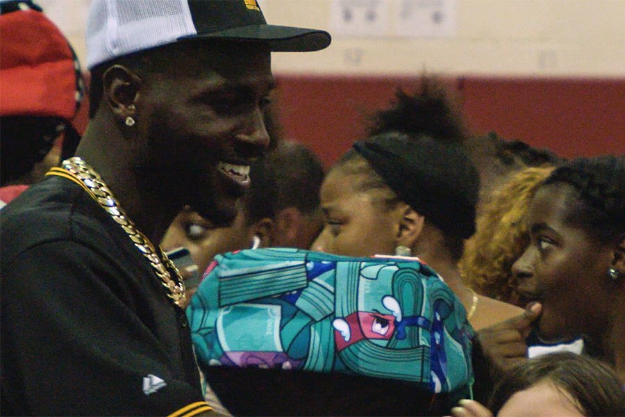 Teresa_Varley's tweet photo. Great job by @AB84 giving back to students from @PPSnews through his @LiveYourVision8 Foundation. 

Learn More: https://t.co/5iP1JnPEKz https://t.co/kcylPuygp1